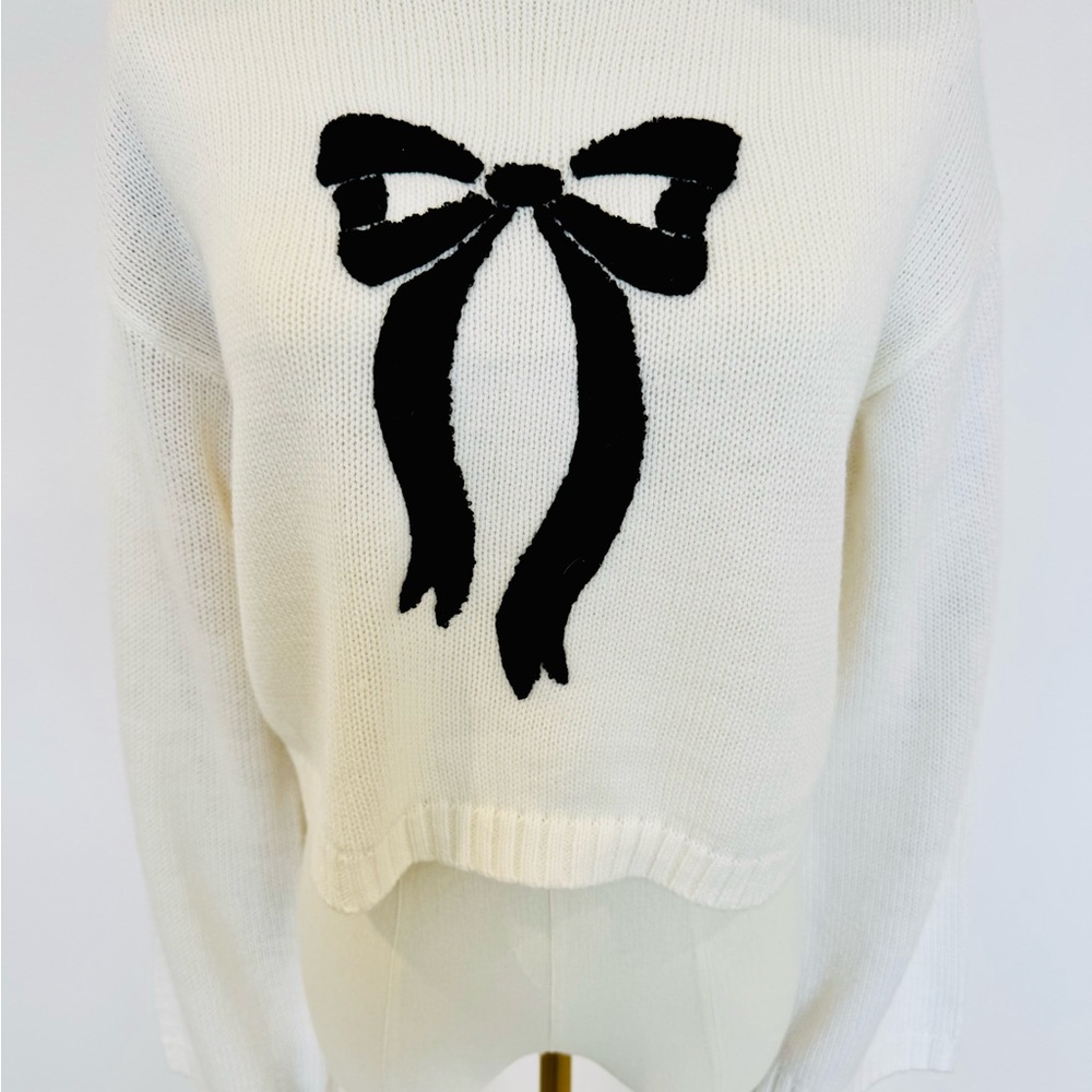 Elegant White Sweater with Black Bow - Picture 2 of 5